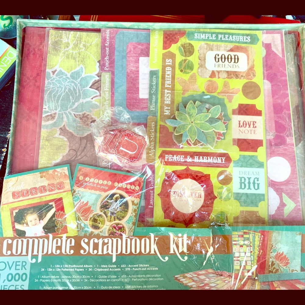 1000 piece scrapbooking set